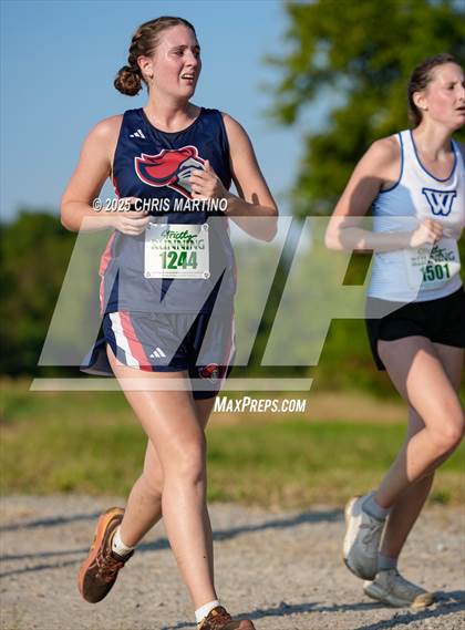 Thumbnail 3 in Heathwood Hall Highlander Invitational photogallery.