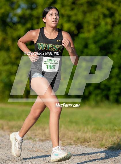 Thumbnail 3 in Heathwood Hall Highlander Invitational photogallery.