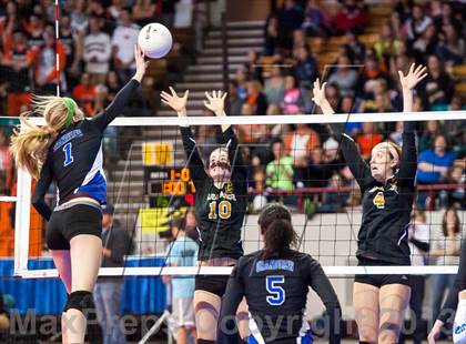 Thumbnail 3 in Grandview vs. Arapahoe (CHSAA 5A Championship) photogallery.