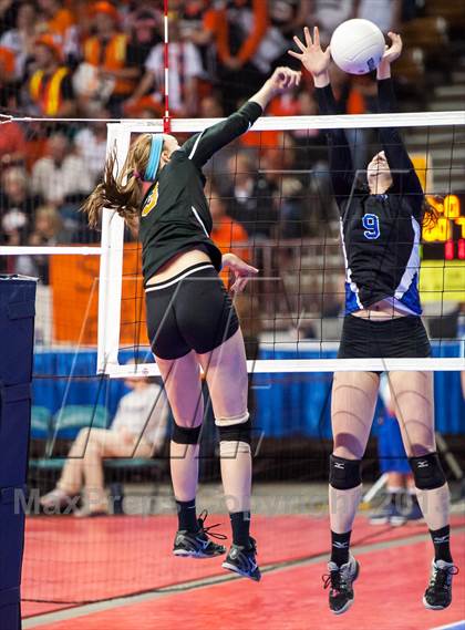 Thumbnail 3 in Grandview vs. Arapahoe (CHSAA 5A Championship) photogallery.