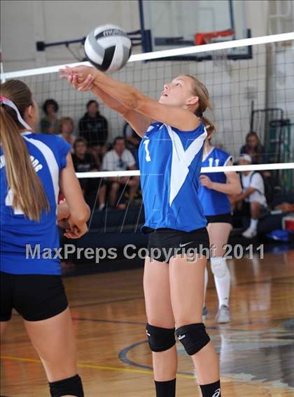 Thumbnail 3 in Bishop Gorman vs Indian Springs(Lake Mead Fall Classic) photogallery.