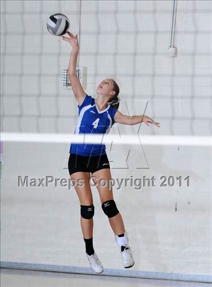 Thumbnail 3 in Bishop Gorman vs Indian Springs(Lake Mead Fall Classic) photogallery.