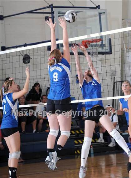 Thumbnail 1 in Bishop Gorman vs Indian Springs(Lake Mead Fall Classic) photogallery.