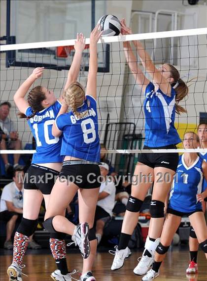 Thumbnail 2 in Bishop Gorman vs Indian Springs(Lake Mead Fall Classic) photogallery.