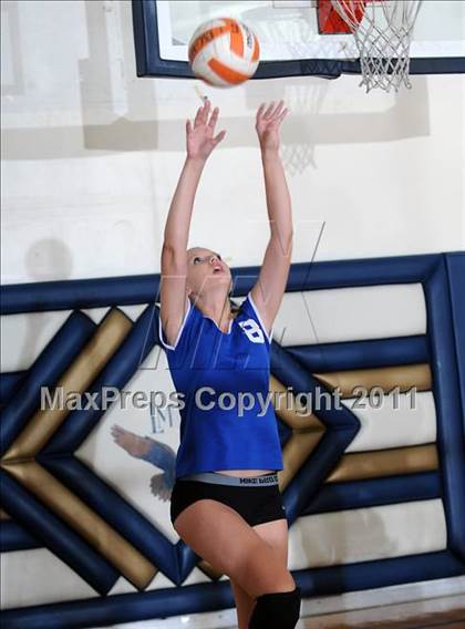 Thumbnail 2 in Bishop Gorman vs Indian Springs(Lake Mead Fall Classic) photogallery.