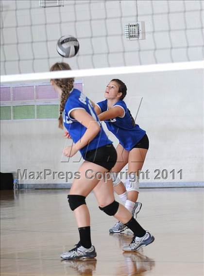 Thumbnail 3 in Bishop Gorman vs Indian Springs(Lake Mead Fall Classic) photogallery.