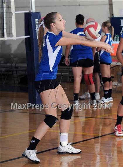 Thumbnail 3 in Bishop Gorman vs Indian Springs(Lake Mead Fall Classic) photogallery.
