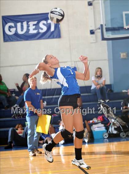 Thumbnail 2 in Bishop Gorman vs Indian Springs(Lake Mead Fall Classic) photogallery.