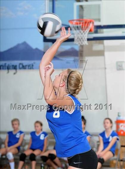 Thumbnail 3 in Bishop Gorman vs Indian Springs(Lake Mead Fall Classic) photogallery.