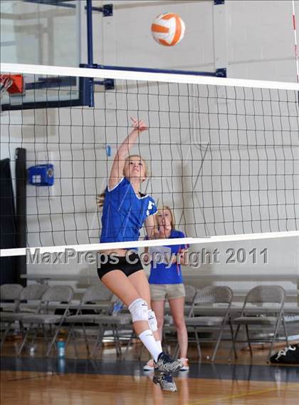 Thumbnail 3 in Bishop Gorman vs Indian Springs(Lake Mead Fall Classic) photogallery.