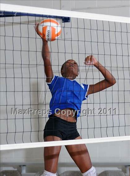 Thumbnail 1 in Bishop Gorman vs Indian Springs(Lake Mead Fall Classic) photogallery.