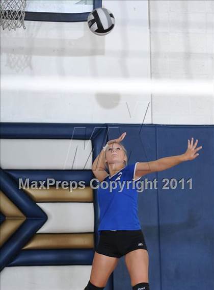 Thumbnail 1 in Bishop Gorman vs Indian Springs(Lake Mead Fall Classic) photogallery.