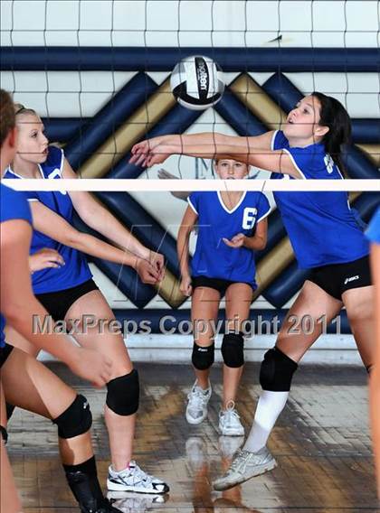 Thumbnail 3 in Bishop Gorman vs Indian Springs(Lake Mead Fall Classic) photogallery.