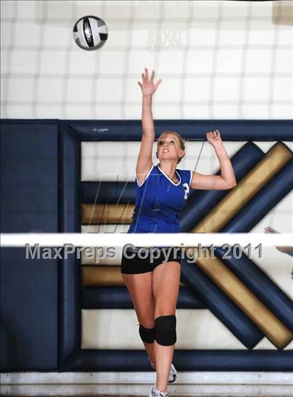 Thumbnail 2 in Bishop Gorman vs Indian Springs(Lake Mead Fall Classic) photogallery.