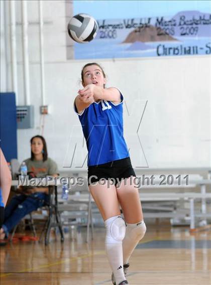 Thumbnail 2 in Bishop Gorman vs Indian Springs(Lake Mead Fall Classic) photogallery.