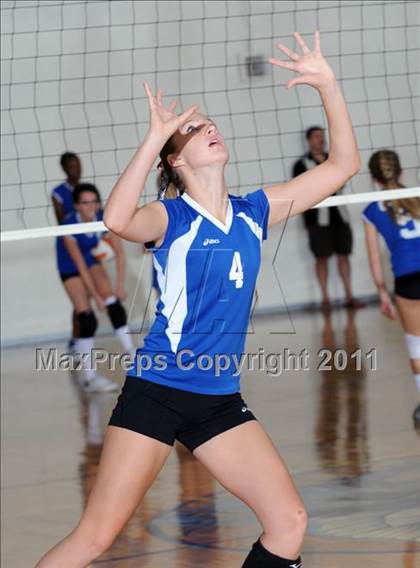 Thumbnail 2 in Bishop Gorman vs Indian Springs(Lake Mead Fall Classic) photogallery.