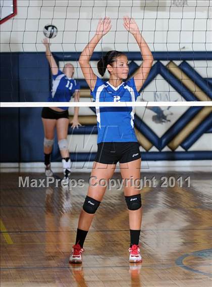 Thumbnail 2 in Bishop Gorman vs Indian Springs(Lake Mead Fall Classic) photogallery.