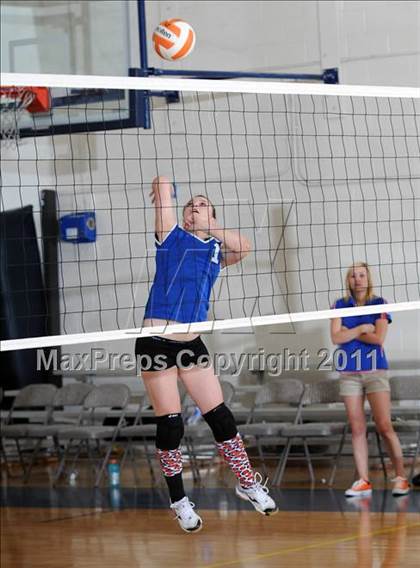 Thumbnail 2 in Bishop Gorman vs Indian Springs(Lake Mead Fall Classic) photogallery.