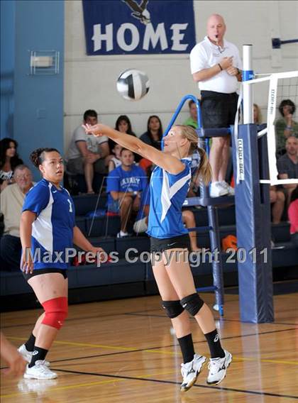 Thumbnail 2 in Bishop Gorman vs Indian Springs(Lake Mead Fall Classic) photogallery.