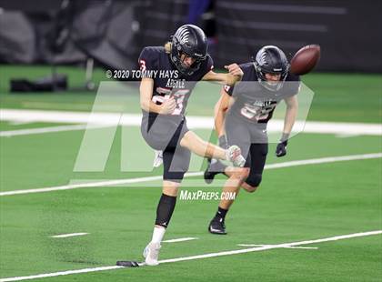 Thumbnail 3 in Argyle vs. Lindale (UIL Class 4A Division 1 State Final) photogallery.