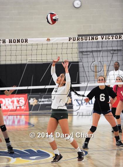 Thumbnail 3 in Saddleback Valley Christian vs. Sacred Heart Cathedral (CIF State D3 Finals) photogallery.