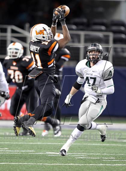 Thumbnail 2 in Lancaster vs. Cedar Park (UIL 4A Division 2 Final) photogallery.