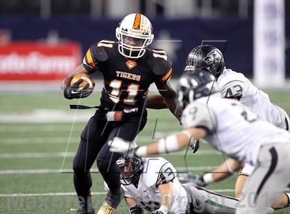 Thumbnail 2 in Lancaster vs. Cedar Park (UIL 4A Division 2 Final) photogallery.
