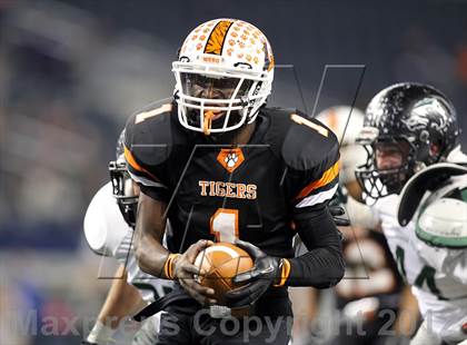 Thumbnail 3 in Lancaster vs. Cedar Park (UIL 4A Division 2 Final) photogallery.