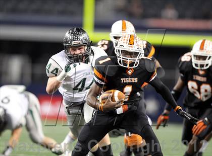 Thumbnail 1 in Lancaster vs. Cedar Park (UIL 4A Division 2 Final) photogallery.