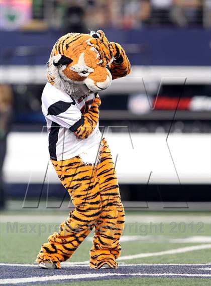 Thumbnail 2 in Lancaster vs. Cedar Park (UIL 4A Division 2 Final) photogallery.