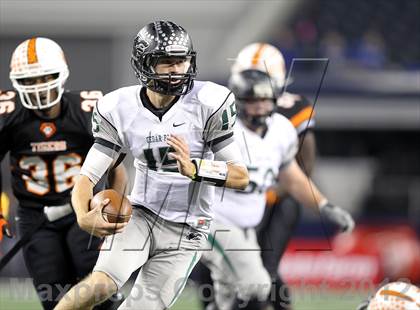 Thumbnail 2 in Lancaster vs. Cedar Park (UIL 4A Division 2 Final) photogallery.