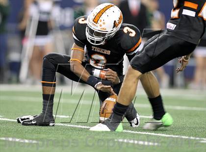 Thumbnail 1 in Lancaster vs. Cedar Park (UIL 4A Division 2 Final) photogallery.