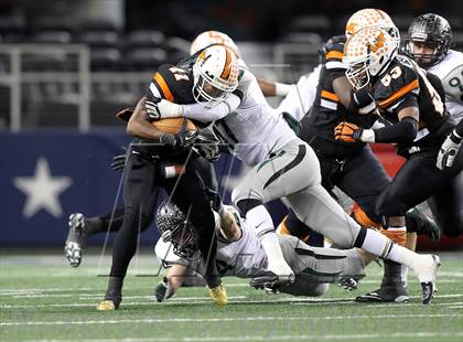 Thumbnail 2 in Lancaster vs. Cedar Park (UIL 4A Division 2 Final) photogallery.