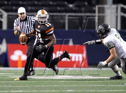 Thumbnail 3 in Lancaster vs. Cedar Park (UIL 4A Division 2 Final) photogallery.