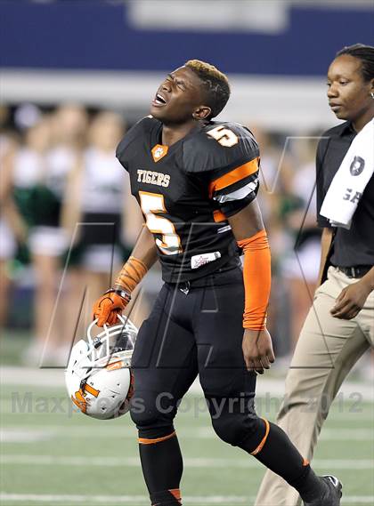Thumbnail 3 in Lancaster vs. Cedar Park (UIL 4A Division 2 Final) photogallery.
