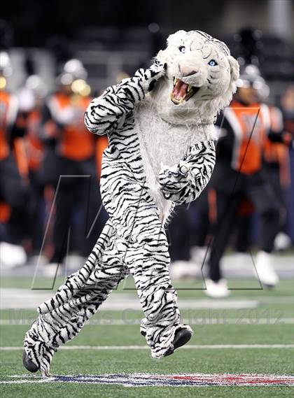 Thumbnail 1 in Lancaster vs. Cedar Park (UIL 4A Division 2 Final) photogallery.