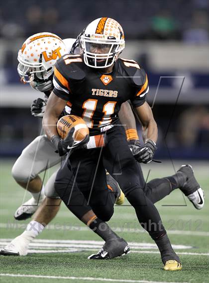 Thumbnail 3 in Lancaster vs. Cedar Park (UIL 4A Division 2 Final) photogallery.