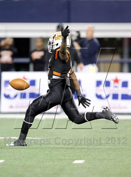 Thumbnail 1 in Lancaster vs. Cedar Park (UIL 4A Division 2 Final) photogallery.