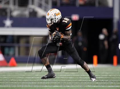 Thumbnail 2 in Lancaster vs. Cedar Park (UIL 4A Division 2 Final) photogallery.