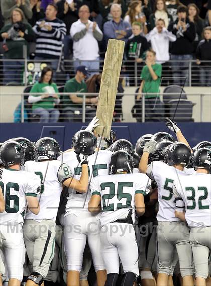 Thumbnail 1 in Lancaster vs. Cedar Park (UIL 4A Division 2 Final) photogallery.