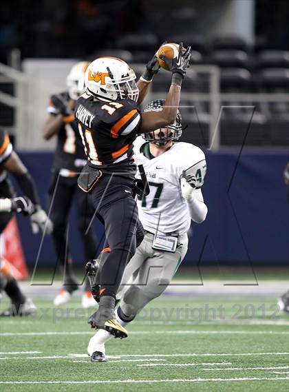 Thumbnail 3 in Lancaster vs. Cedar Park (UIL 4A Division 2 Final) photogallery.