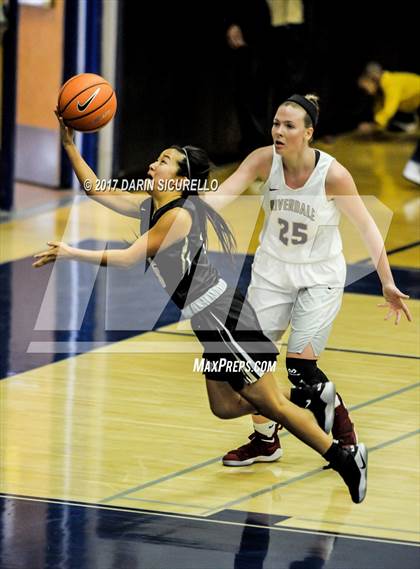 Thumbnail 3 in Riverdale vs. Archbishop Mitty (NIKE Tournament of Champions) photogallery.