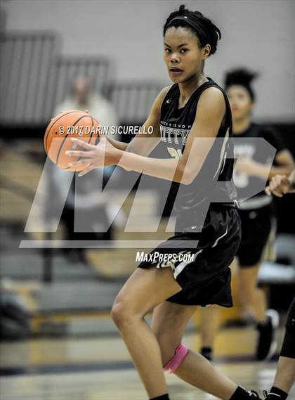 Thumbnail 2 in Riverdale vs. Archbishop Mitty (NIKE Tournament of Champions) photogallery.