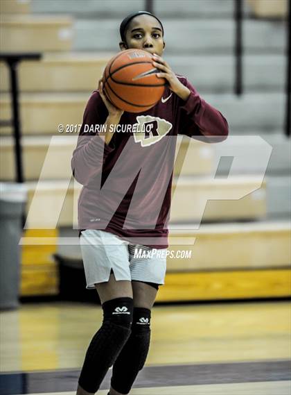 Thumbnail 2 in Riverdale vs. Archbishop Mitty (NIKE Tournament of Champions) photogallery.