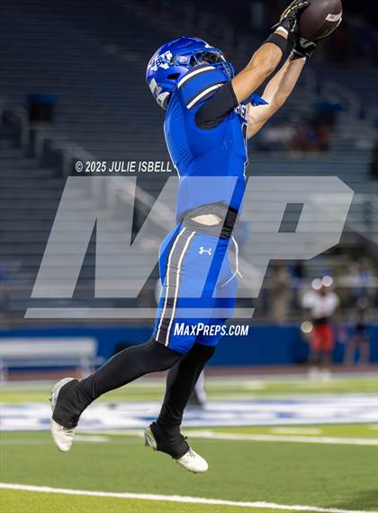 Thumbnail 2 in Waltrip @ Barbers Hill (UIL 5A D1 Football BiDistrict) photogallery.