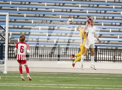 Thumbnail 2 in Denver East vs Broomfield (CHSAA 5A Final) photogallery.