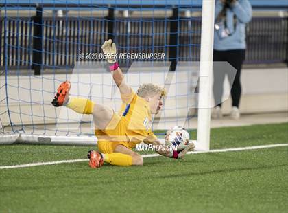 Thumbnail 1 in Denver East vs Broomfield (CHSAA 5A Final) photogallery.