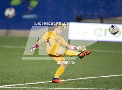 Thumbnail 2 in Denver East vs Broomfield (CHSAA 5A Final) photogallery.