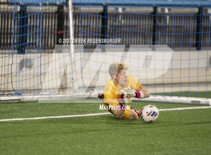 Thumbnail 3 in Denver East vs Broomfield (CHSAA 5A Final) photogallery.