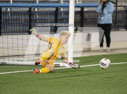 Thumbnail 2 in Denver East vs Broomfield (CHSAA 5A Final) photogallery.